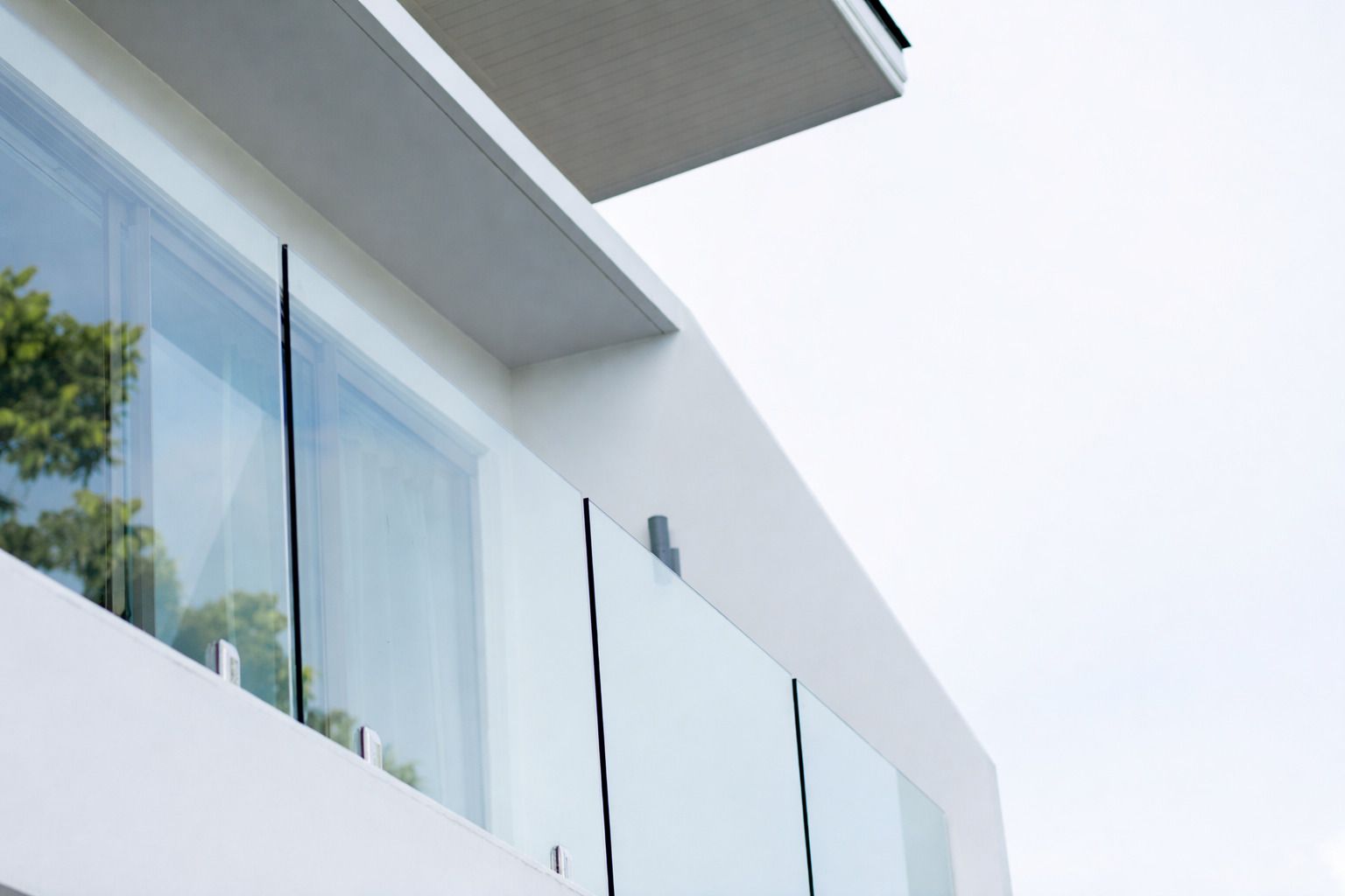 The Ultimate Guide to Choosing Glass Deck Railings for Your Home